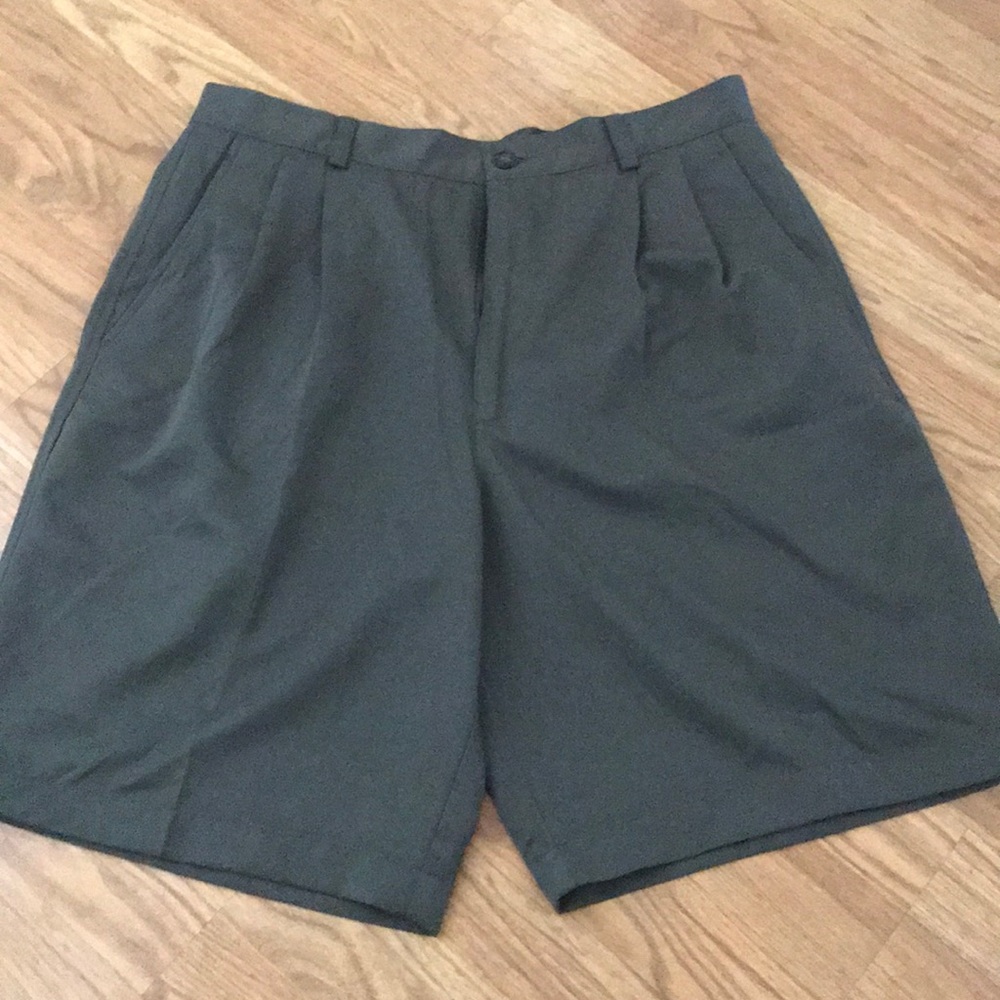 Claiborne Shorts men's Size 34 Great Condition